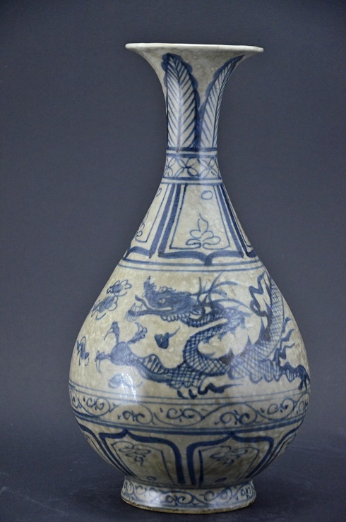 A pair Dragon Vase, Yuan Dynasty